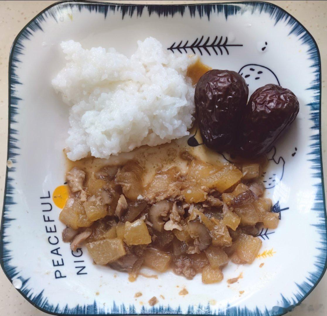 给老母亲准备的午餐：软米饭，蒸大枣（剥皮吃），肉沫海参烧冬瓜（软烂的红烧肉剁碎）
