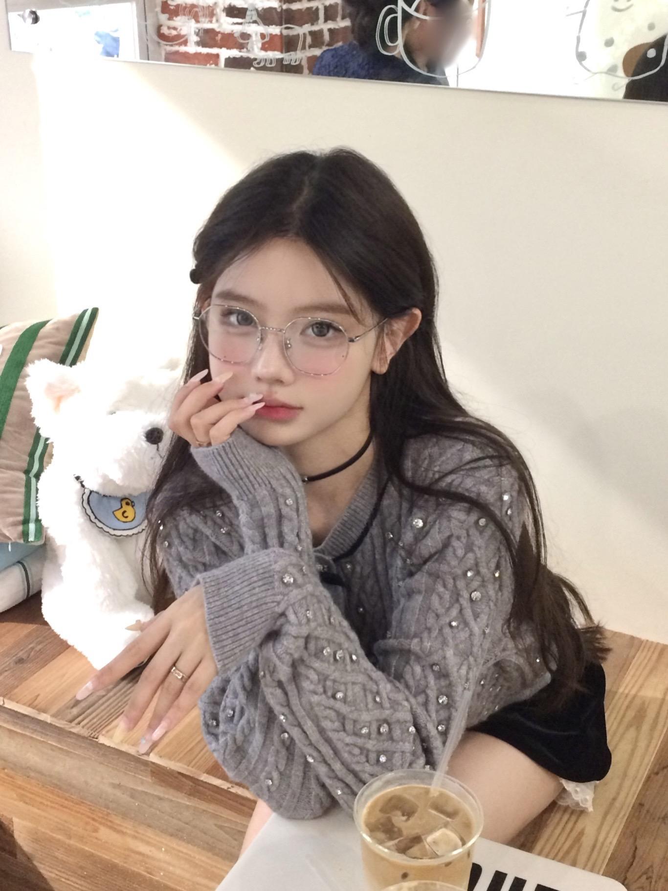 今天戴眼镜👓。