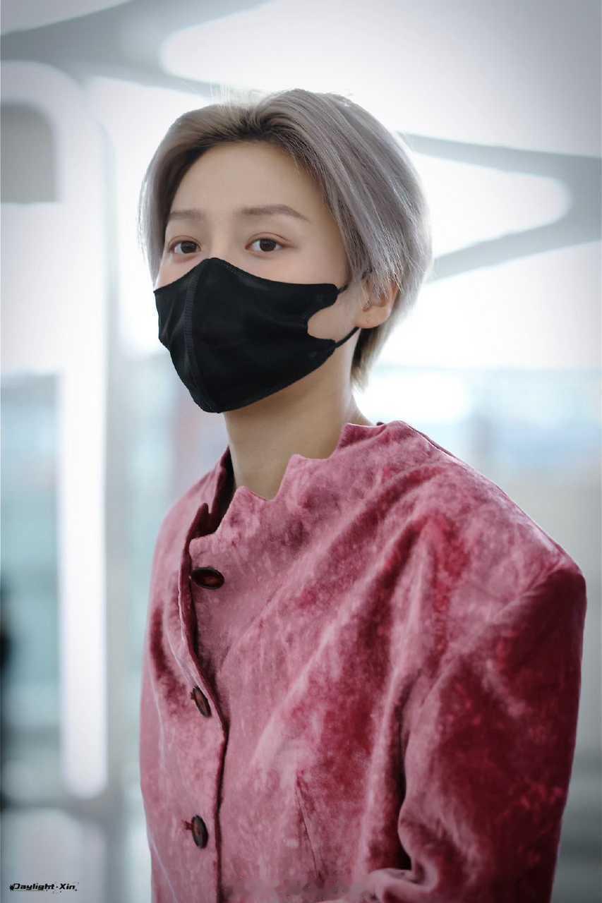 刘雨昕出发新加坡🇸🇬文化交流之夜！ 眉目清秀的，好漂亮啊啊啊皮肤太绝了 撩头