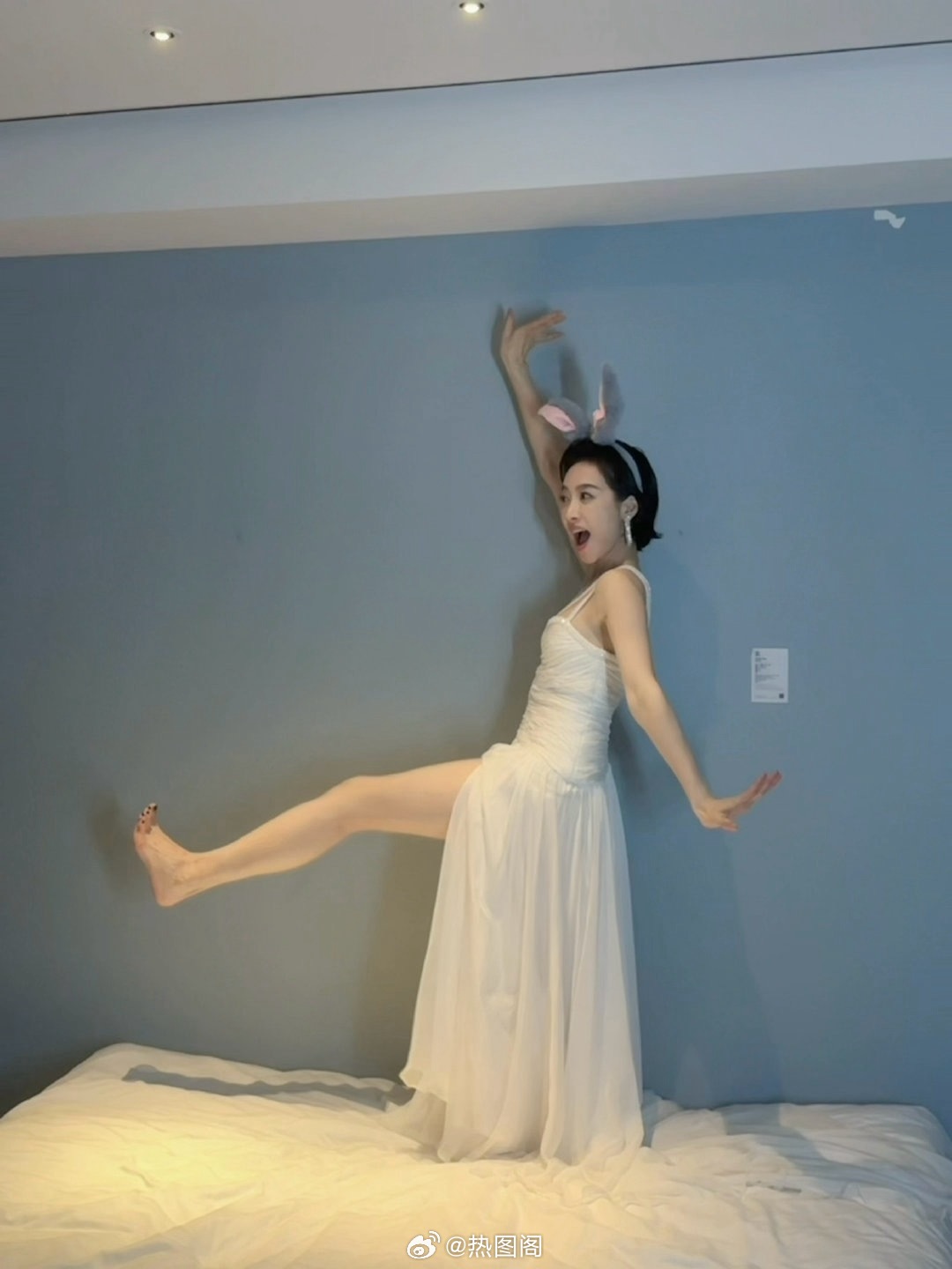 宋茜 x 化身“玉兔精”🐰 热图阁公众号 