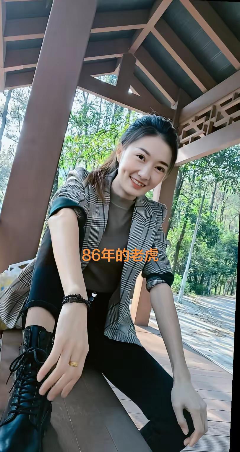 86年的老虎们今年40了哦，年过40不青春，时光一去不复返，咱们都老了咯80后