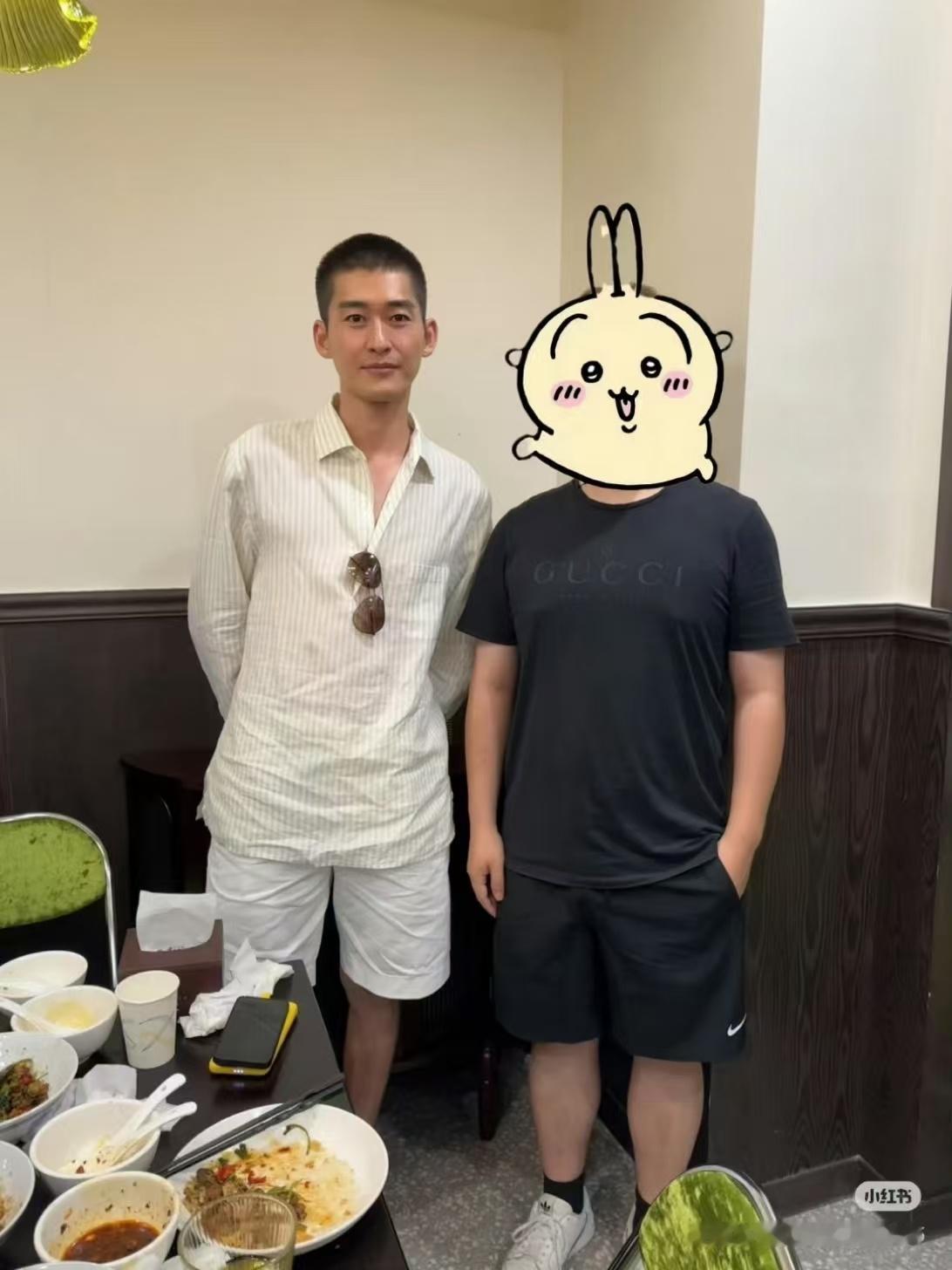 网友ktv偶遇张翰KTV偶遇张翰实锤！素颜皮肤状态比我还好，果然明星和普通人之间