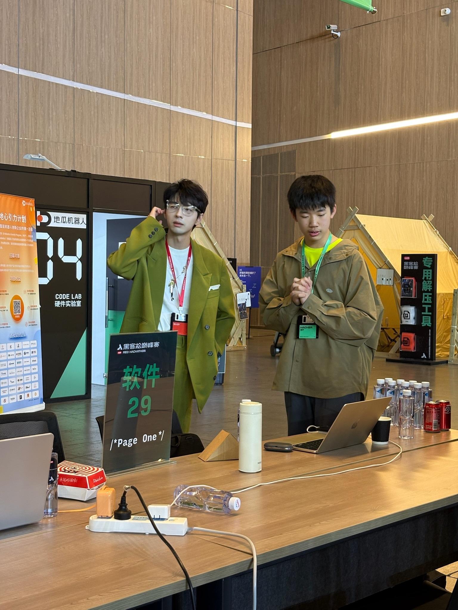 蒲熠星大赛现场重回十年前蒲熠星南大校草限定回归是谁的DNA动了！蒲熠星活动现场和