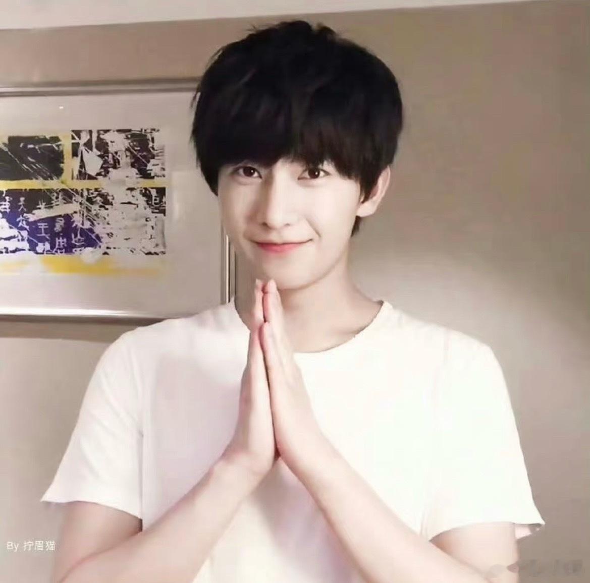 杨洋杨洋展昭  yy  杨洋雨霖铃 你是我枯水年纪里的一场雨，来得酣畅淋漓，我淋