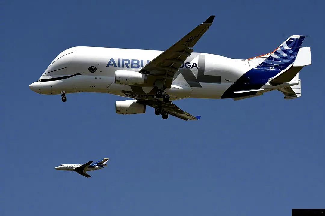 真正的雁过拔毛，阿富汗每天躺赚10万美元。

国际航班飞越别国领空，通常要交一笔