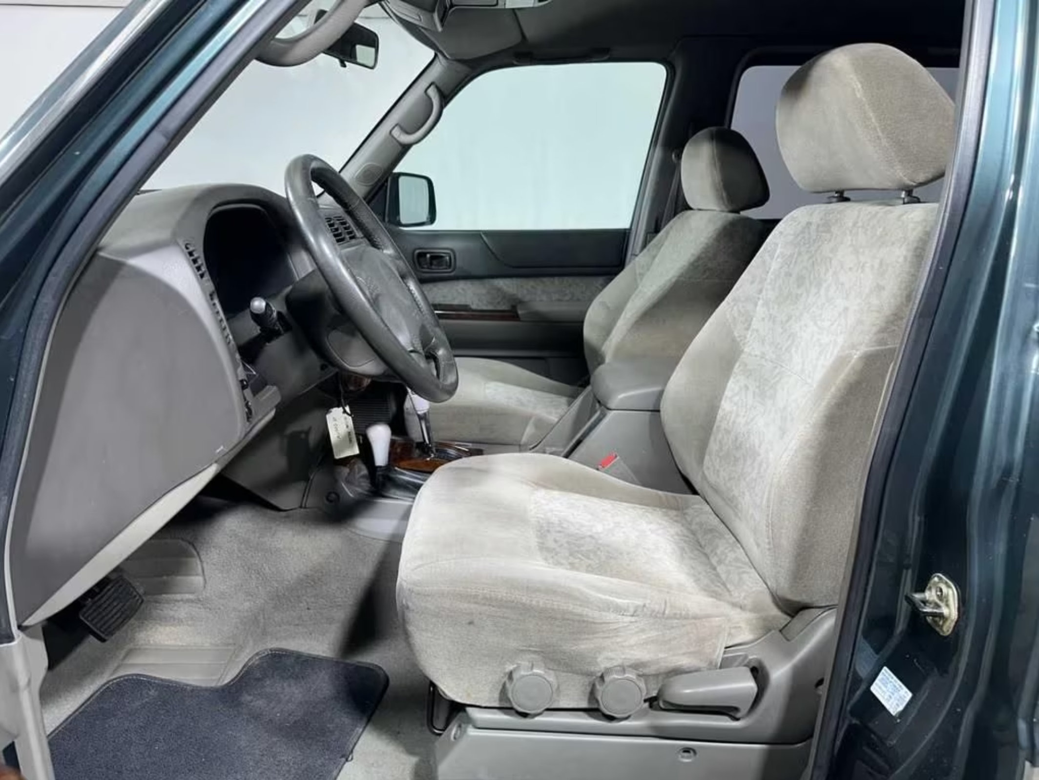 好车分享 Nissan Patrol，短轴Y61早期款，短轴看着真别扭，不怎么协