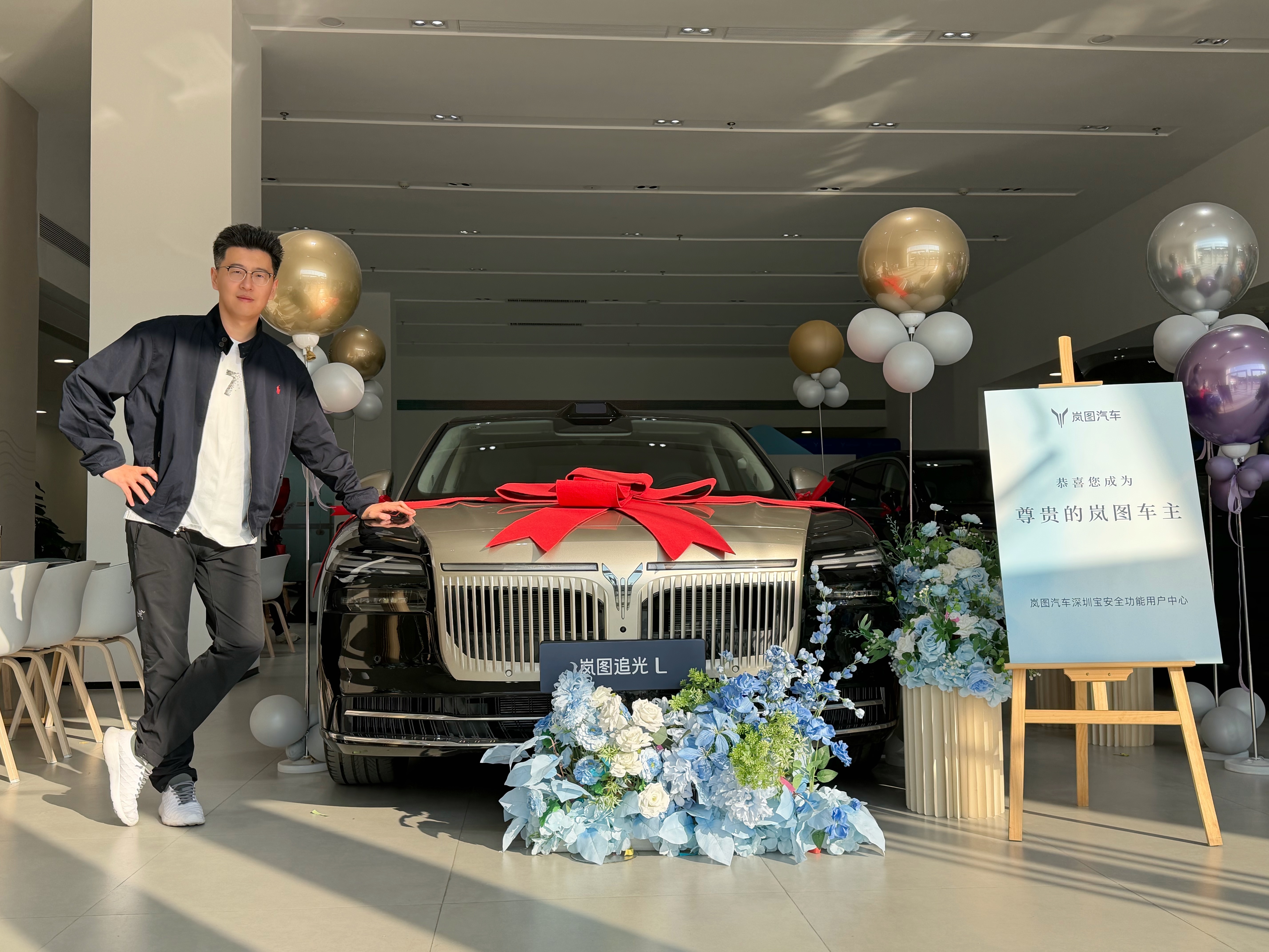 可以说是颜值博主了。 