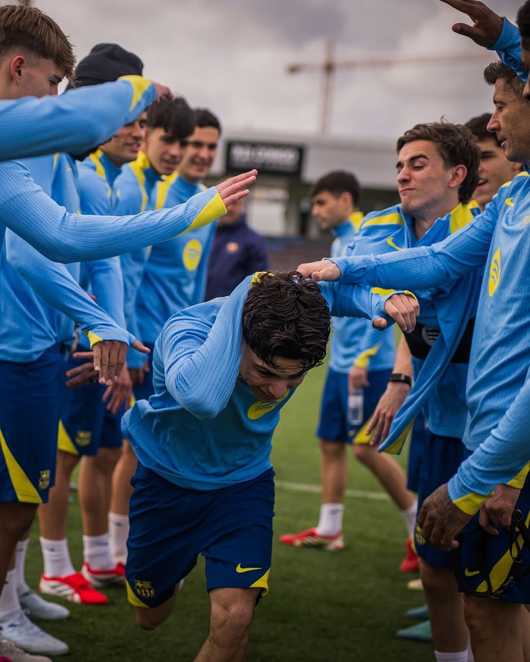 恭喜哈维-埃斯帕特完成首秀❤️💙巴萨巴萨vs塞维利亚欧冠联赛