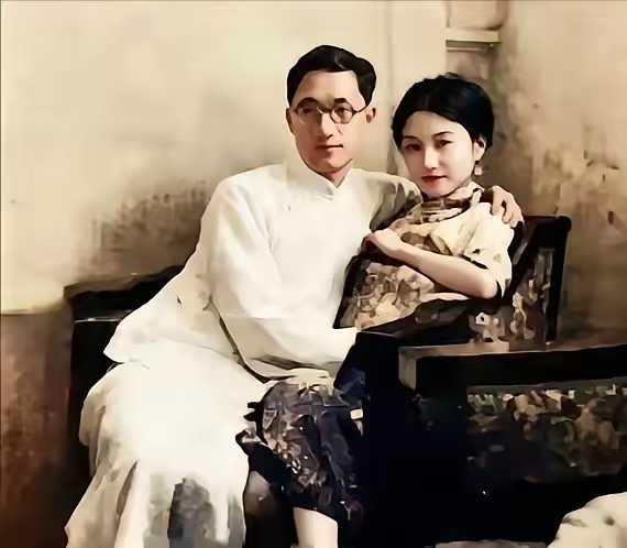 徐志摩和妻子陆小曼的合影，两人相差6岁。