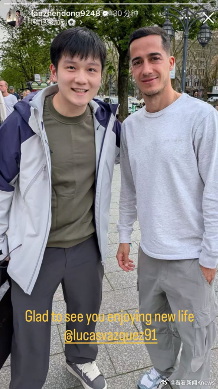 【#樊振东晒与巴斯克斯合照#】北京时间4月10日晚，在社交平台晒与足球运动员卢卡