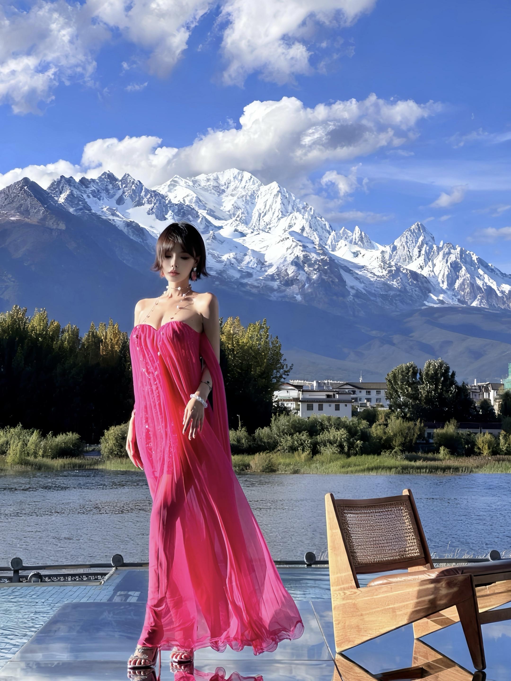 在丽江拍到了人生照片。这次云南旅行，住到了可以看日照金山的完美民宿~