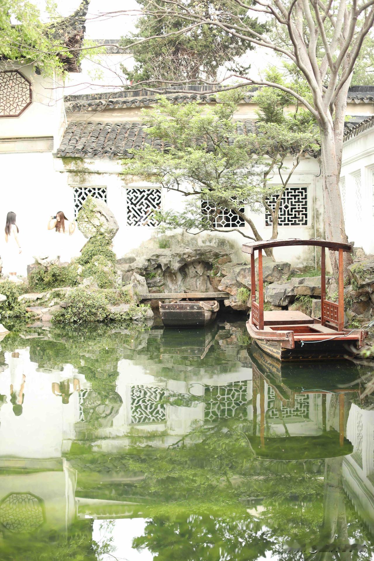 社保，该交还得老老实实交。社保这笔钱，虽说当下交着心疼，每月工资扣掉一部分，手头