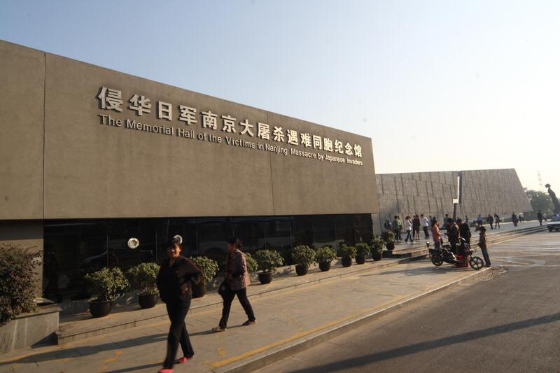 铭记南京大屠杀历史意义重大。1937年12月13日，南京沦陷，日军展开长达数周的