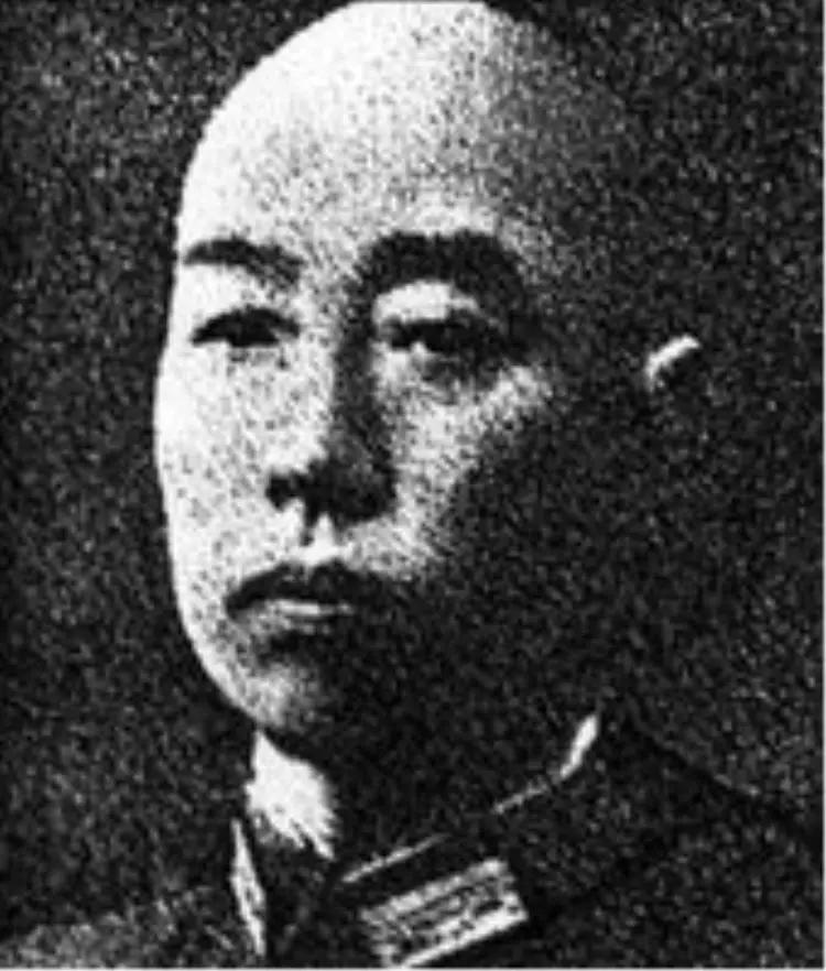 饶国华（1895-1937），原名厥卿，字弼臣，出生于四川省资阳县东乡（今雁江区