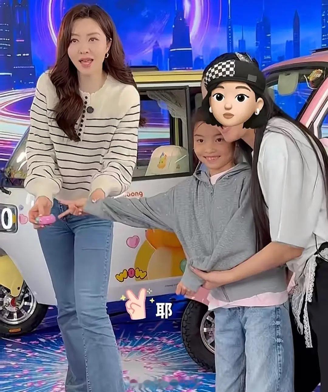 熊黛林在杭州卖三轮车，8岁女儿从香港坐飞机去看妈妈，kaylor一双大眼睛很灵动