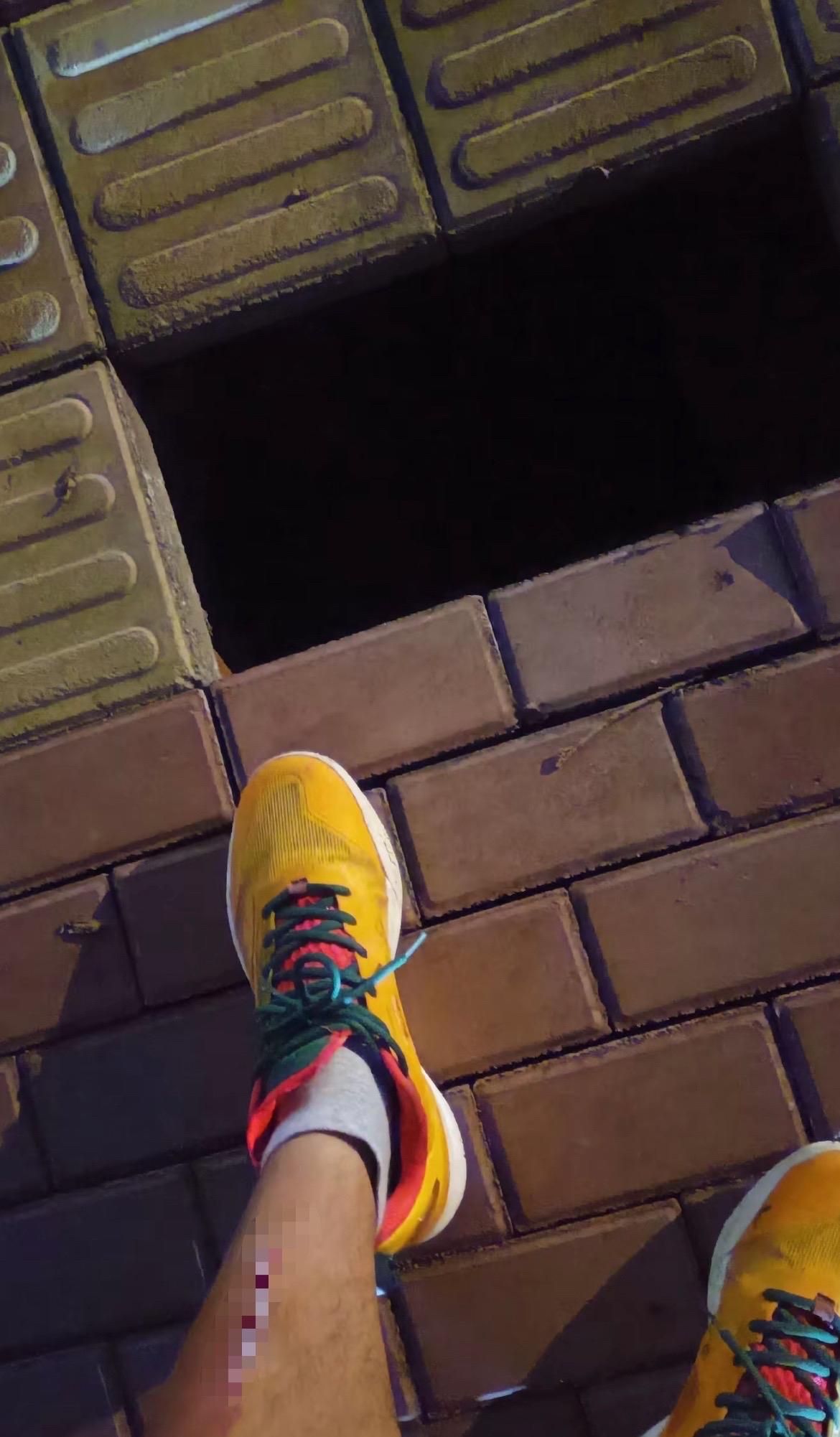 【玉林玉东某公交站旁地面坍塌致人受伤】

4月20日晚，网友爆料称：玉林市玉东某