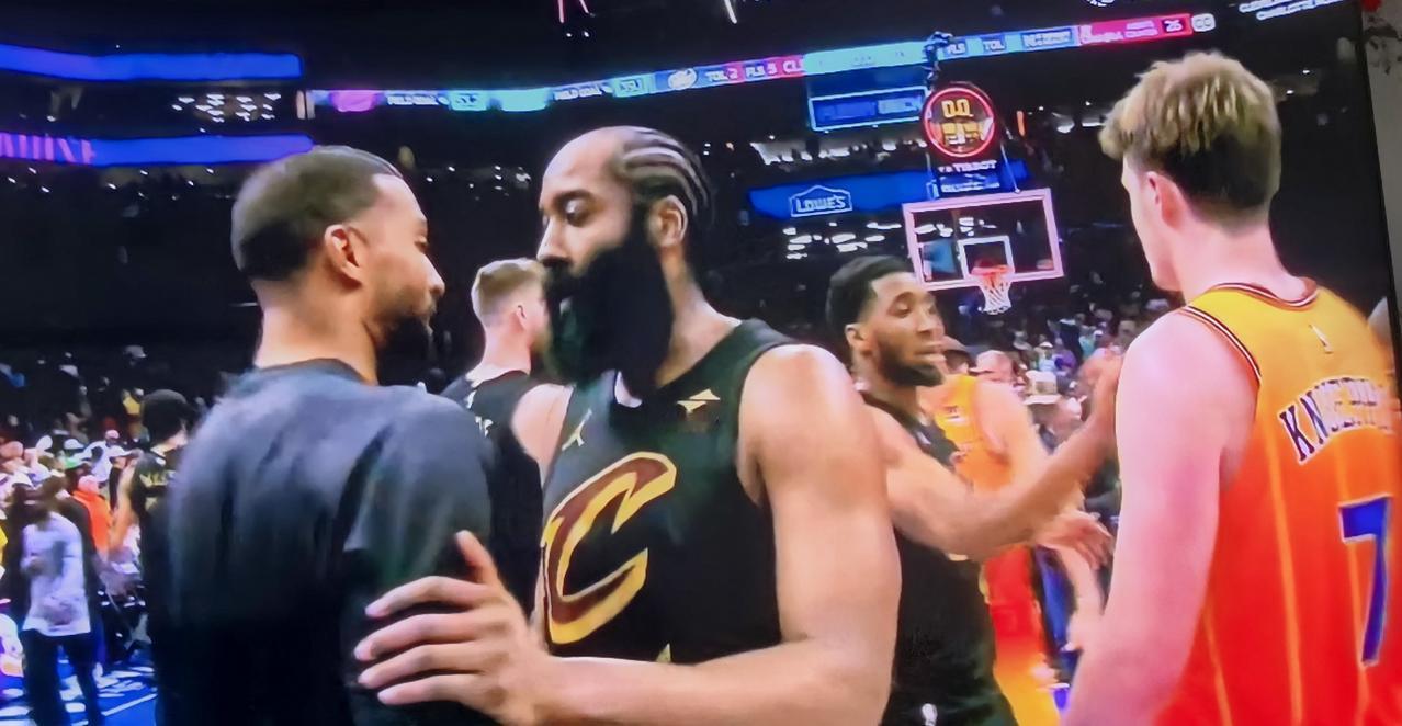 活捉黄蜂喜提七连胜，哈登加盟骑士未尝败绩，但被4号秀吓出一身冷汗。

哈登入伙骑