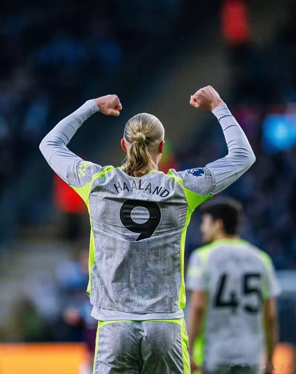 200天榜首纪录终结！曼城进球数反超登顶，阿森纳丢掉主动权。曼城客胜伯恩利，与阿