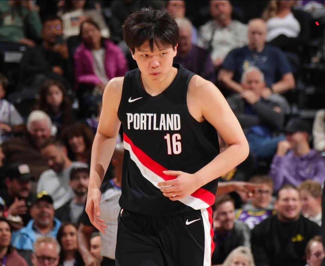 开拓者官方：球队已经将杨瀚森从发展联盟召回今日，开拓者官方宣布，球队已经将杨瀚森