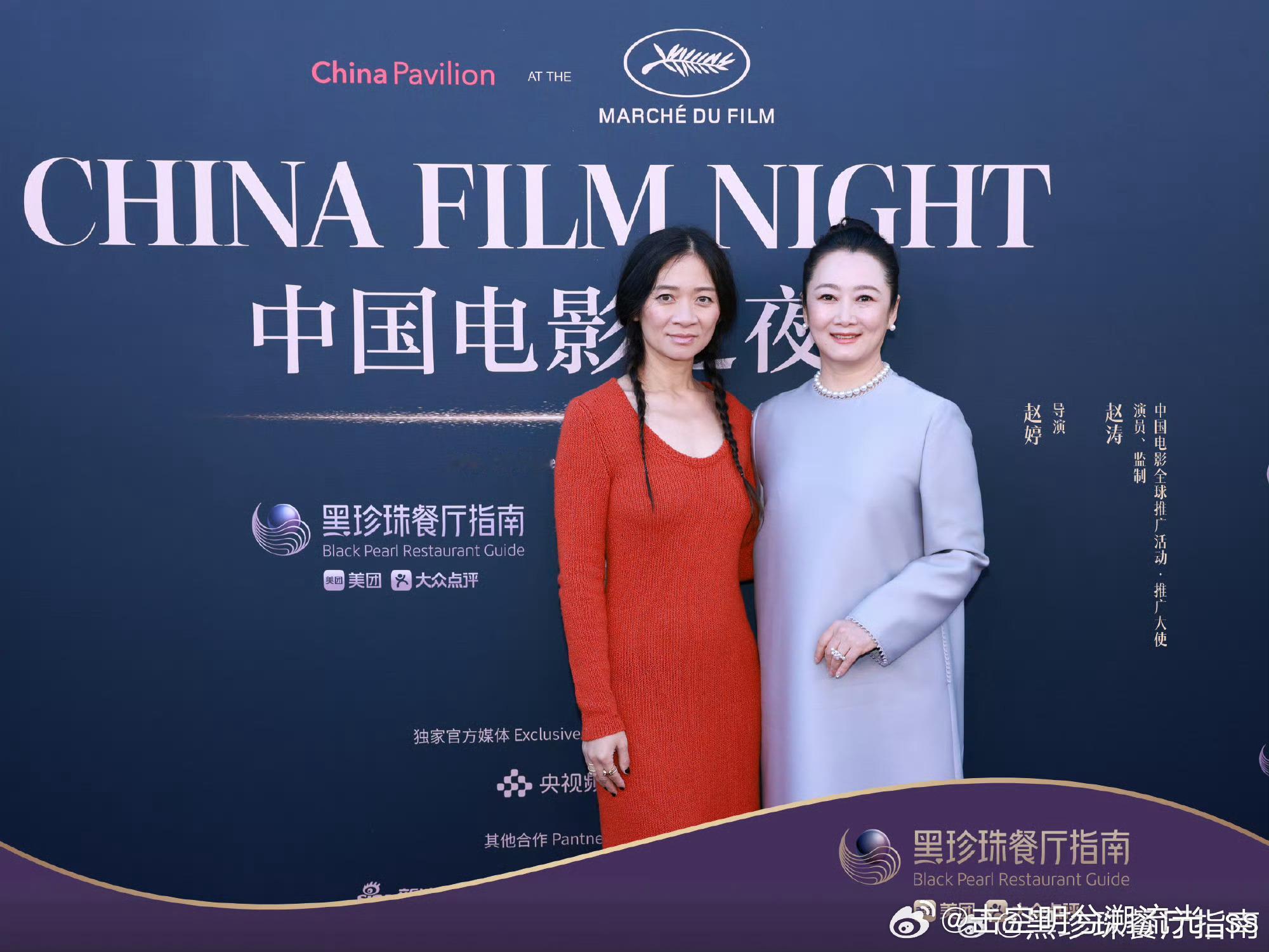 人果然对吃都是有执念的 老外们握着筷子对黑珍珠指南的菜品大快朵颐，文化差异在美食