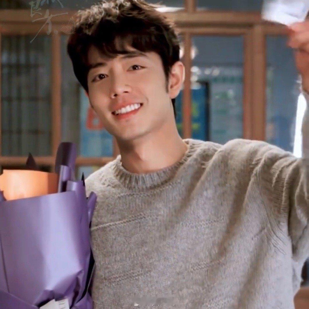 肖战小城良方刘铮亮杀青照肖战主演的电视剧《小城良方》终于杀青了啊，肖战在剧中饰演