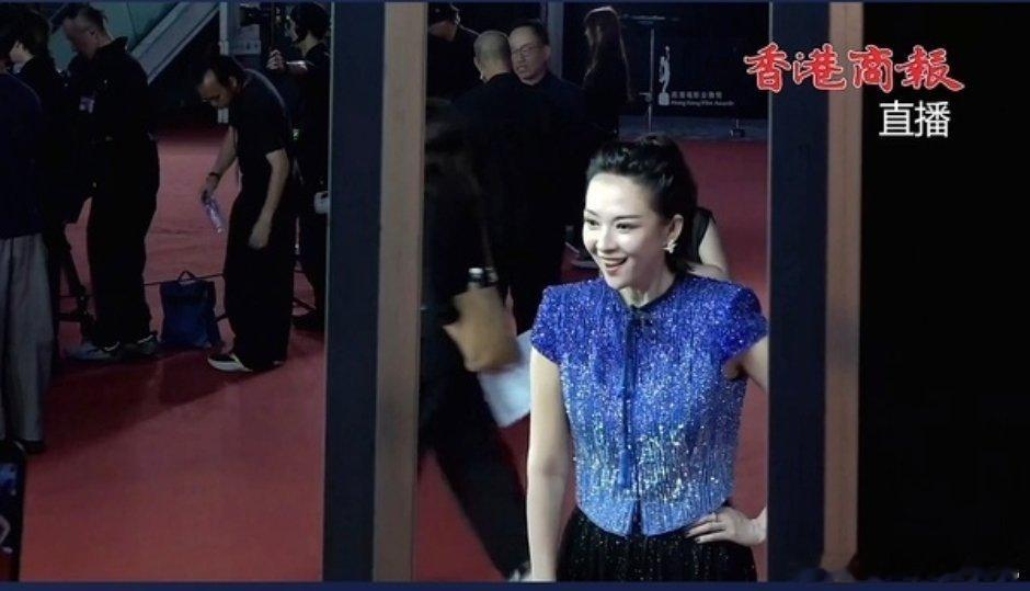 哟姨意气风发来了！阿玛尼吧 