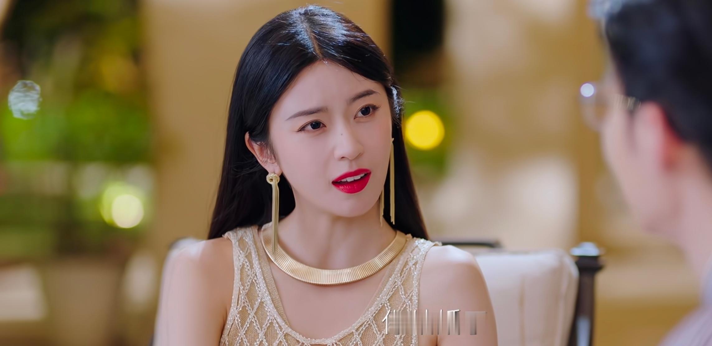 六金这是胖了还是在横屏里不如竖屏里好看 