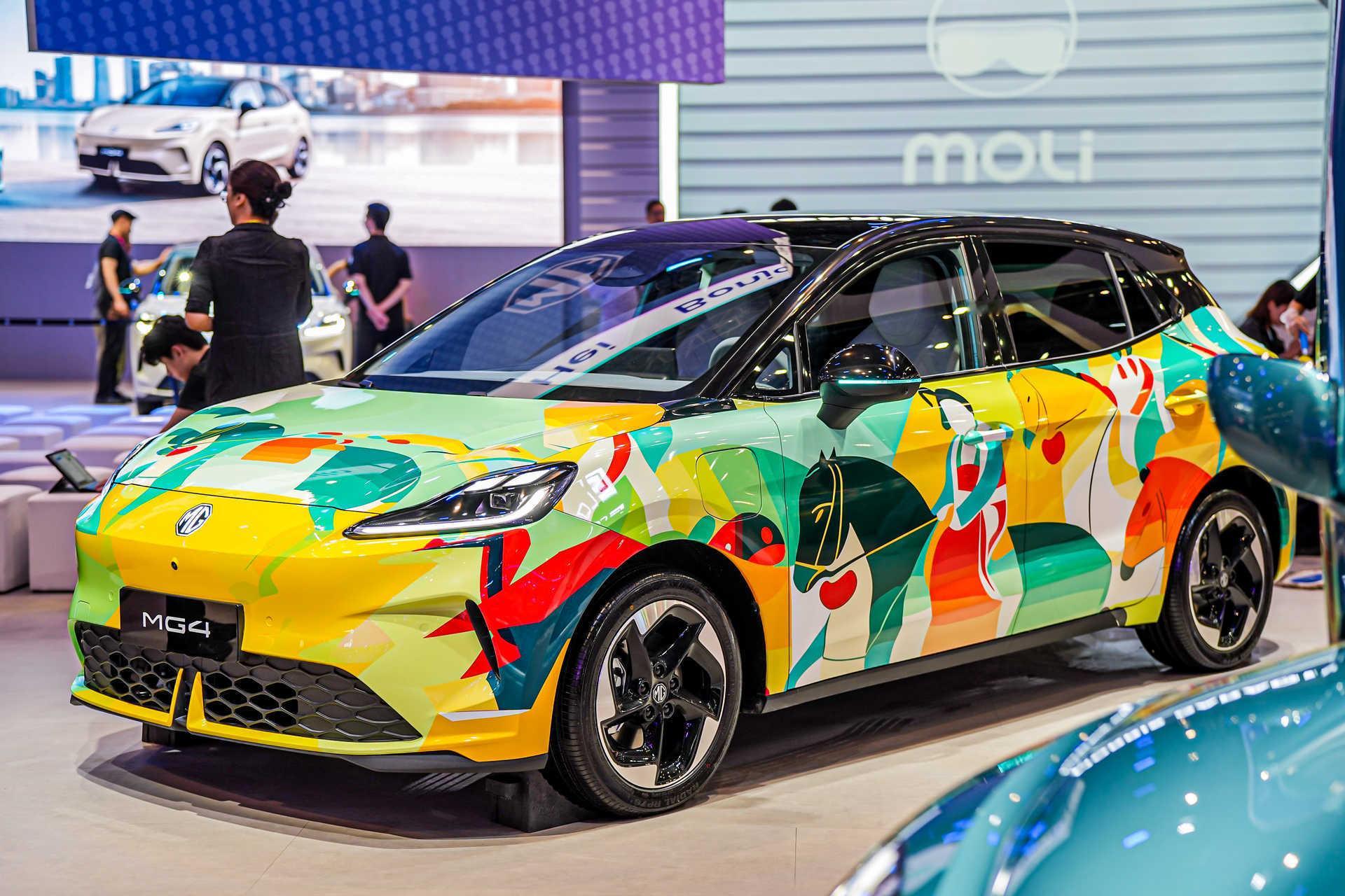 6.58万起！智驾数码团 MG4这波直接把A级纯电卷疯了～谁还敢说10万内没好纯