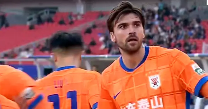 半场战报|泽卡、刘洋进球，瓦科中柱，泰山暂2：0领先武汉队