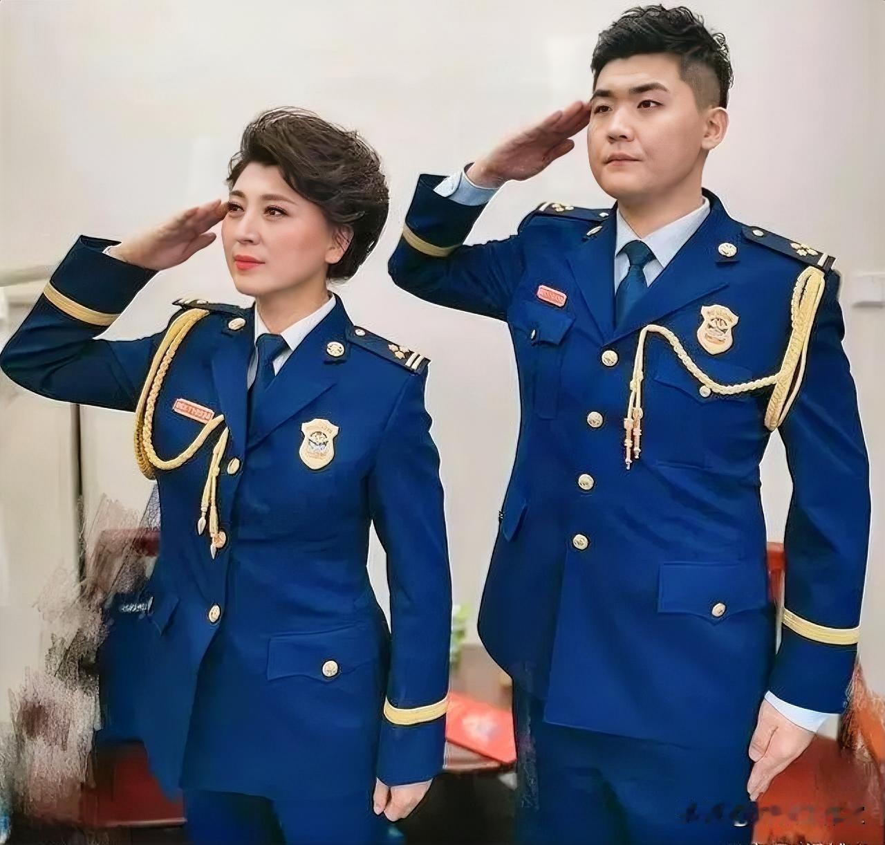 闫学晶的“塌方”，并非只是因为所谓的“哭穷”，也不是她对底层人民的冷漠，她是站在