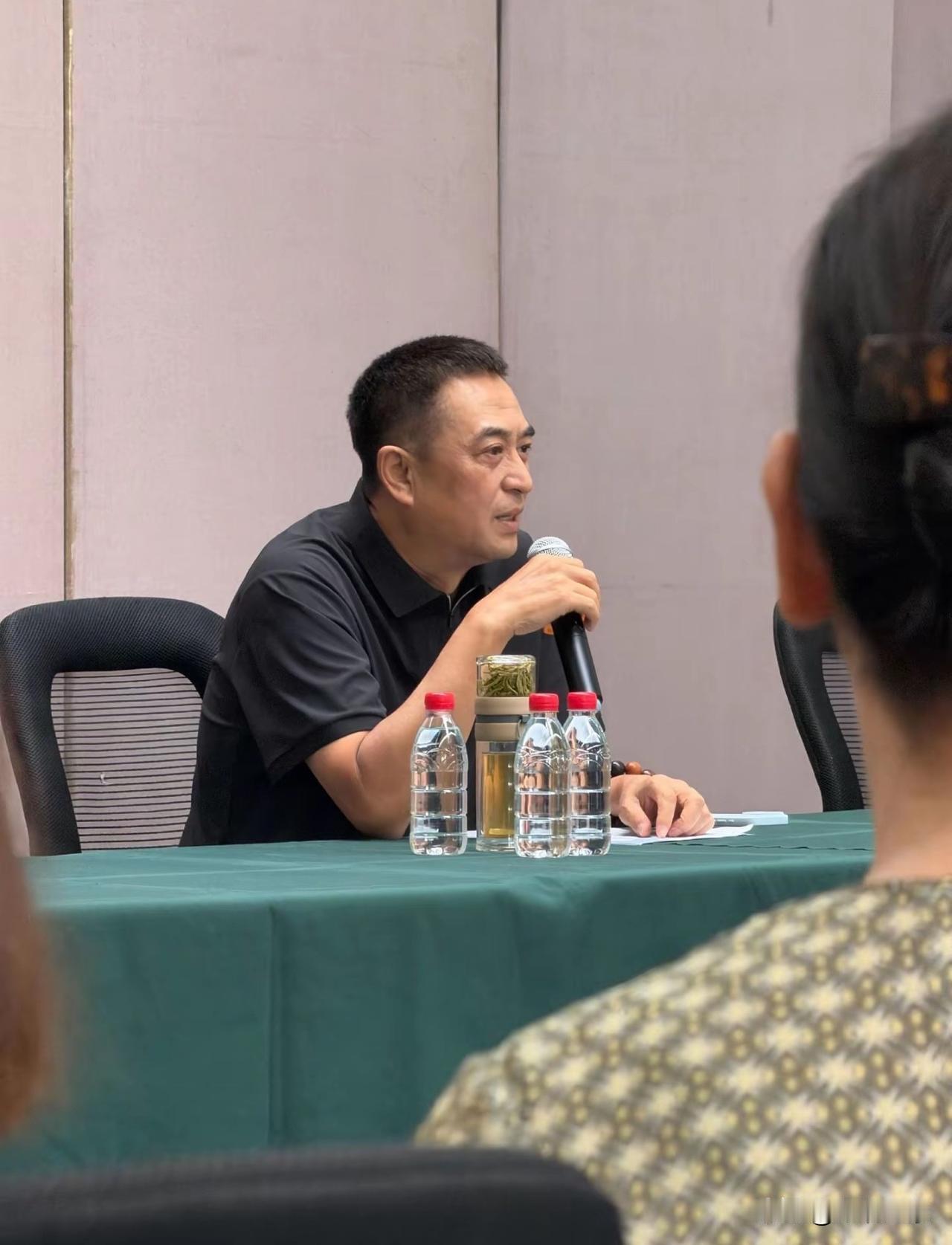 演员张嘉译在北京电影学院演讲，你最喜欢他的哪部戏？哪个角色？