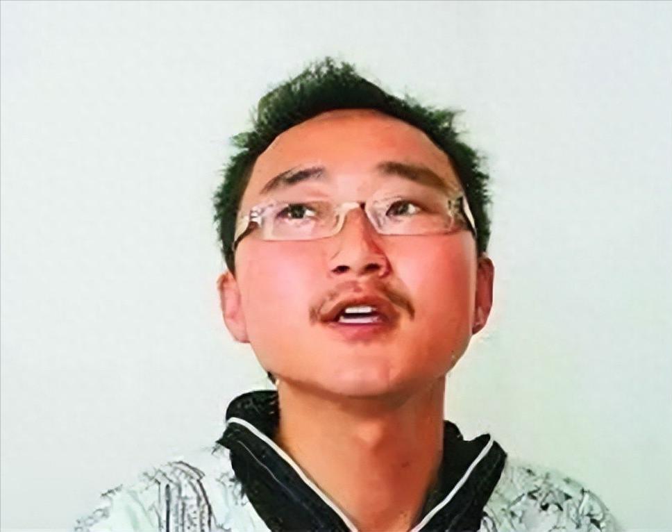 2009年，四川一考生高考作文字体无人能看懂，请来专家辨认后，发现内容也谬以千里