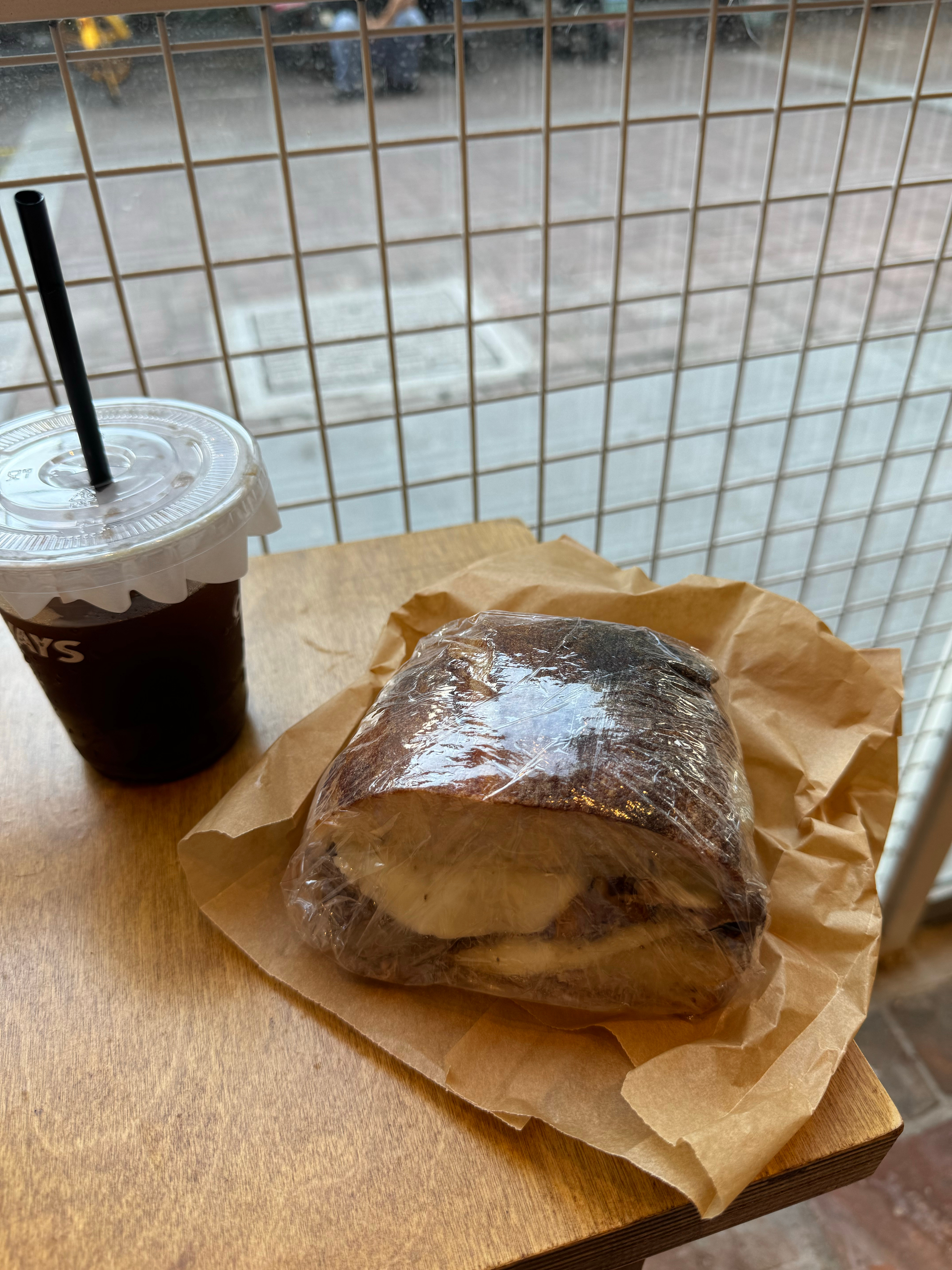 #分享图片 两种不同的酵种两种不同口感的恰巴塔，神奇。 ​​​