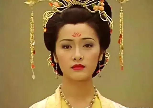 756年那会儿，大将哥舒翰在潼关打了败仗，叛军就趁机闯进了关中，长安城可危险了。