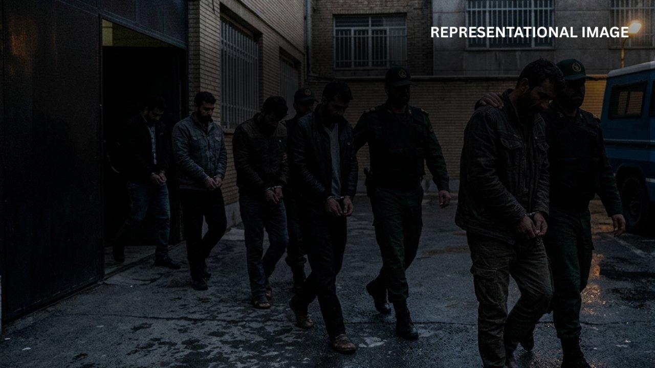 据伊朗国家媒体周四报道，伊朗情报部逮捕了97人，这是自战争开始以来，数百人因涉嫌