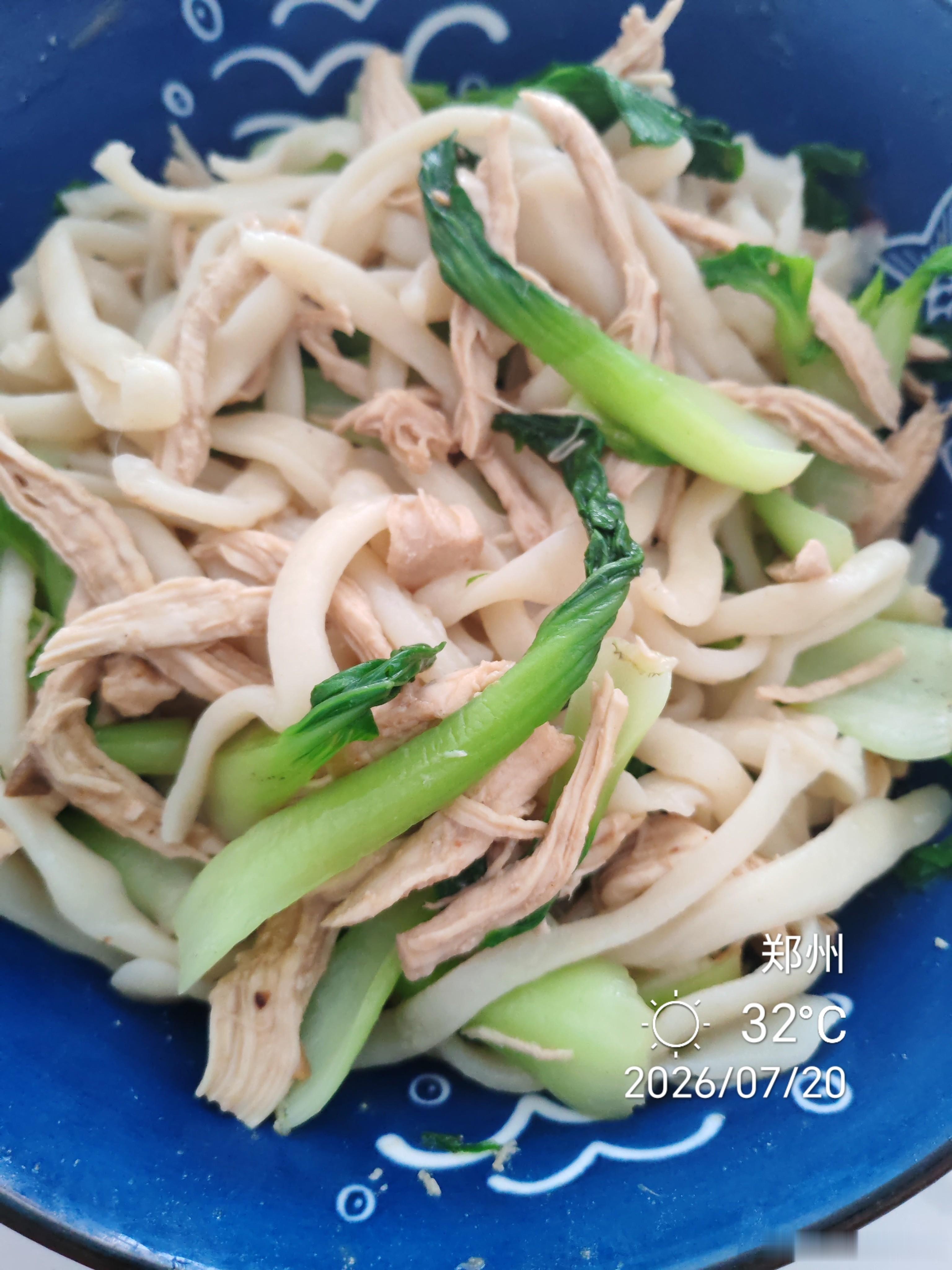 继续吃面，麻酱鸡丝凉面小律师做美食