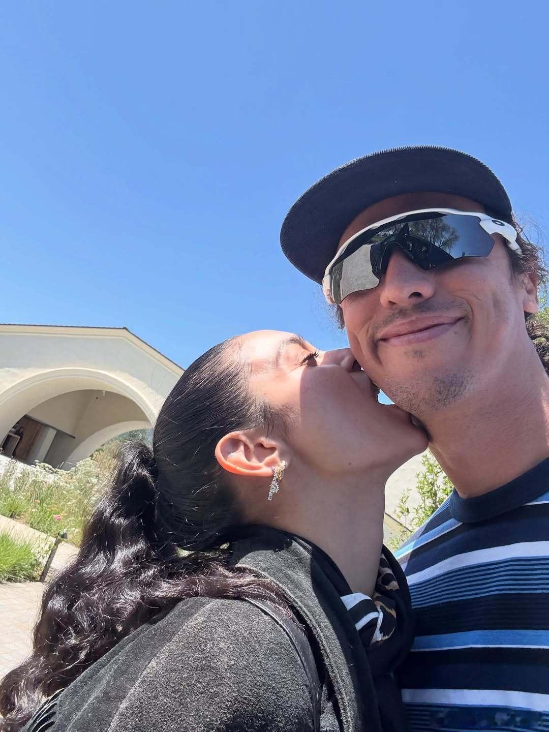 Vanessa Hudgens凡妮莎哈金斯分享她这周参加BottleRock美食