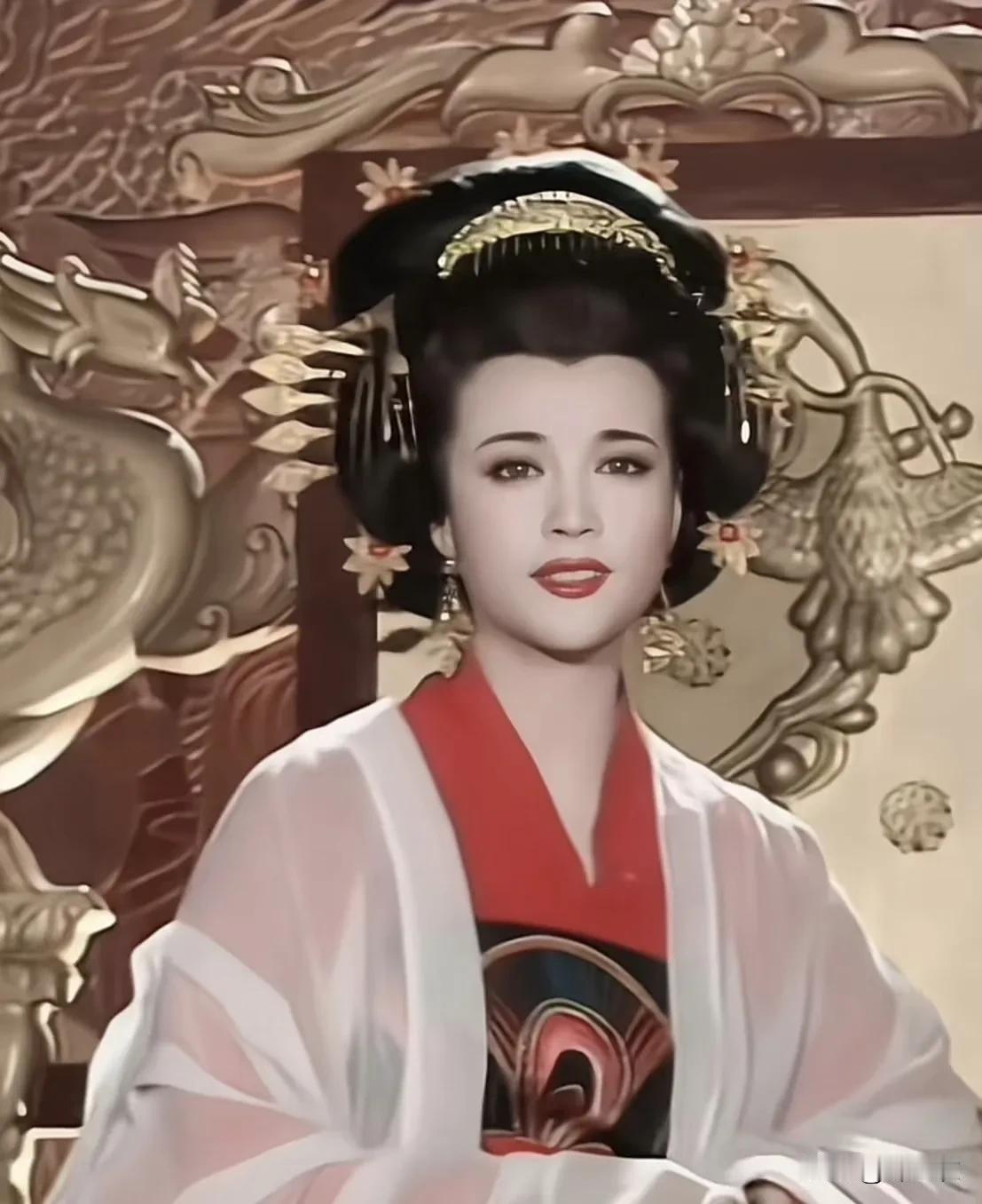 武则天登基阻力不大是因为太后临朝在唐以前非常常见很普遍，合格的女主也很多，武则天