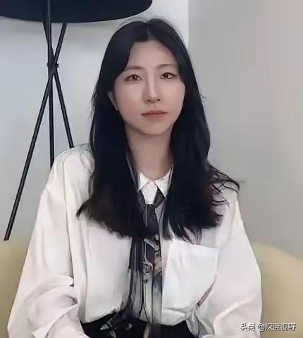 江佳凤，女，1996年出生，福建漳州人，现任浙江大学哲学学院“百人计划”研究员、