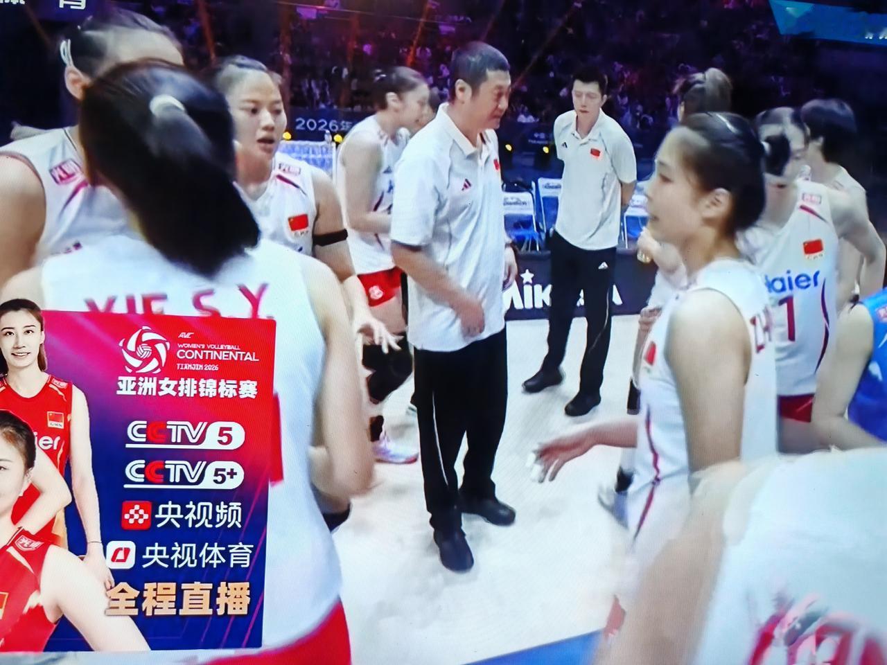 女排亚锦赛决赛，中国女排对阵泰国女排，中国女排首发阵容是：解盛钰，王媛媛，庄宇珊