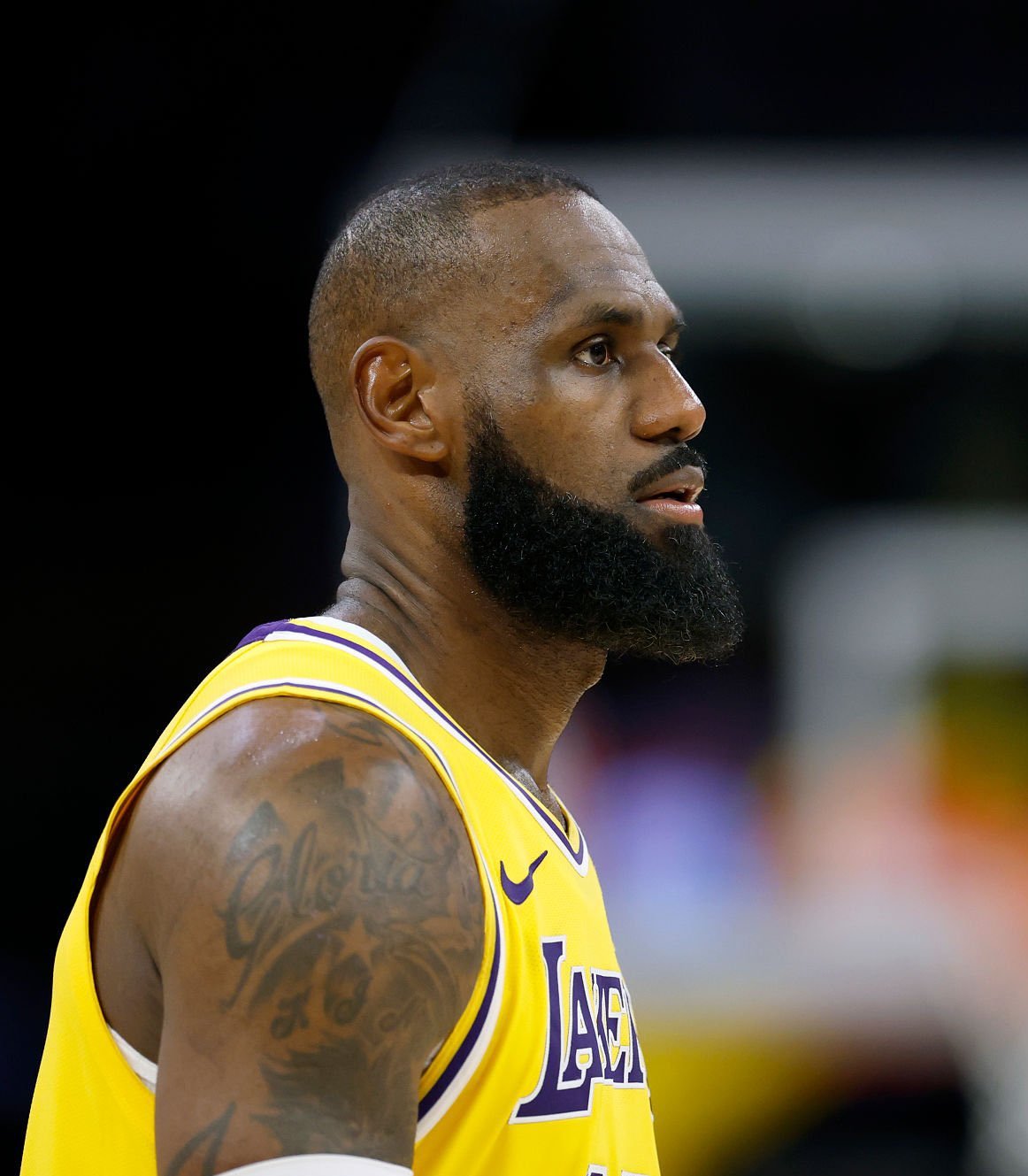 The Athletic：“如果詹姆斯留在湖人，他预计不会选择降薪。去年夏天詹姆