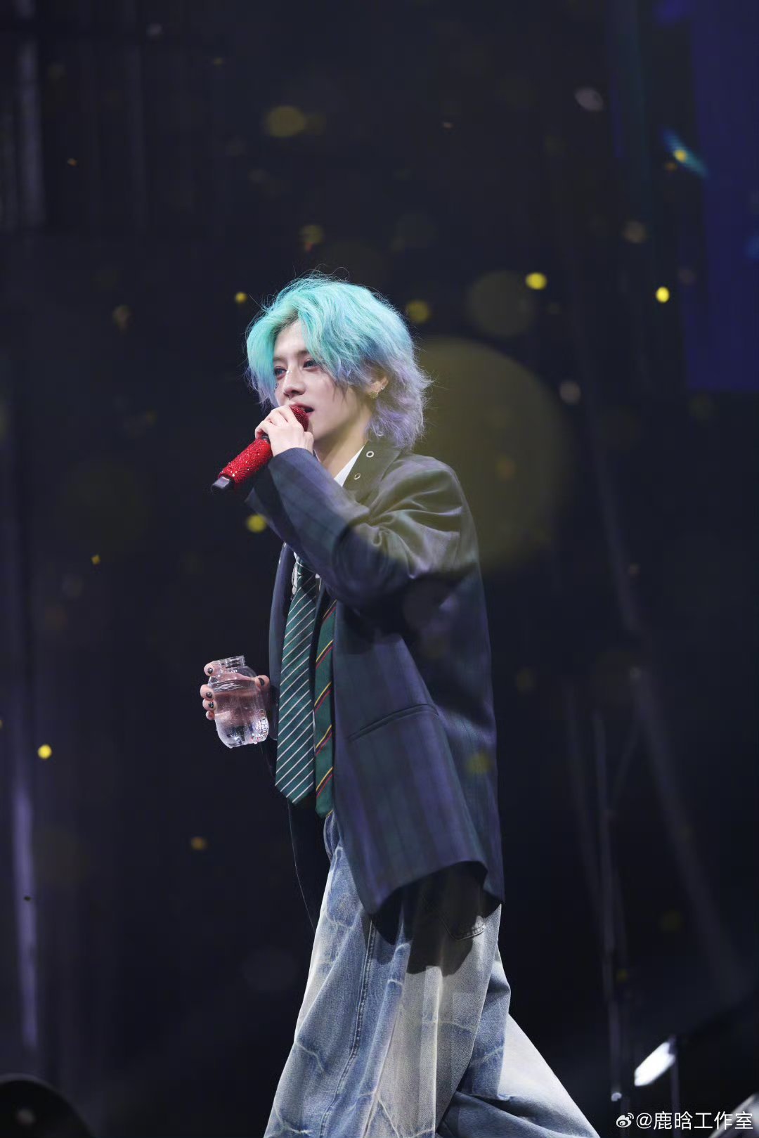 美团会员组团看鹿哥演唱会哇塞被鹿晗这个发色帅到了，想去看现场！ ​​​