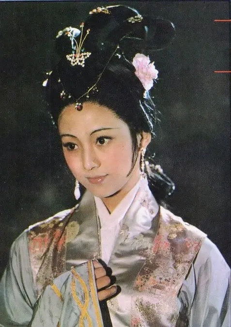 一个快被遗忘的古典美女董智芝，生于1960年2月，1973年考进上海舞蹈学校，学