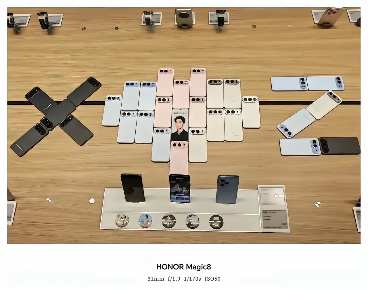 绝对是真爱！线下门店用30台肖战同款荣耀500拼出XZ字母。看来这次线下为小飞侠