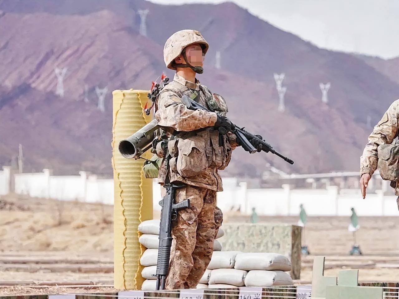 这是解放军某作战单位的单兵武器装备，配备的有最新一代的主力轻武器191标准型自动