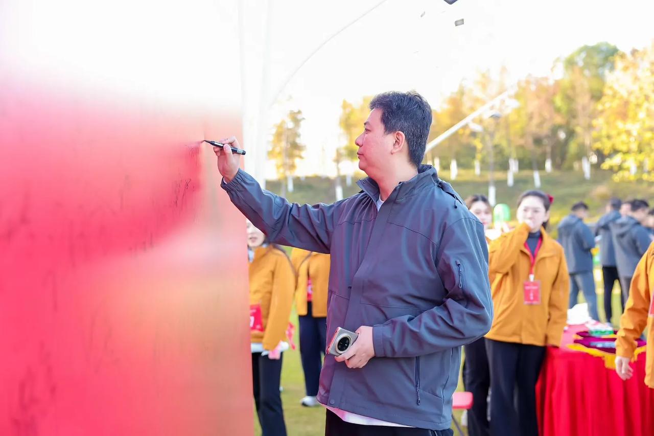 平安银行南京分行，生日快乐！
二十五载辛勤耕耘，筑牢行业根基；十五载携手相伴，赢