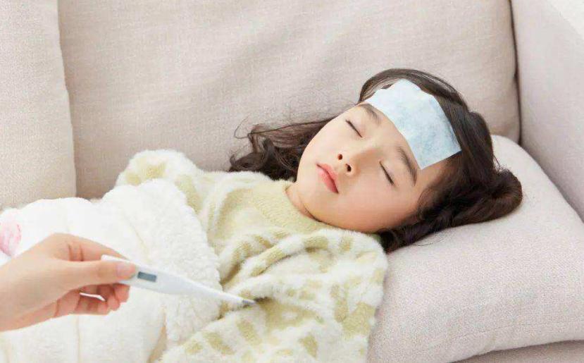 宝宝“发烧”时4个常见做法，比不管更危险！多数家长都踩坑

很多父母一听自己家宝