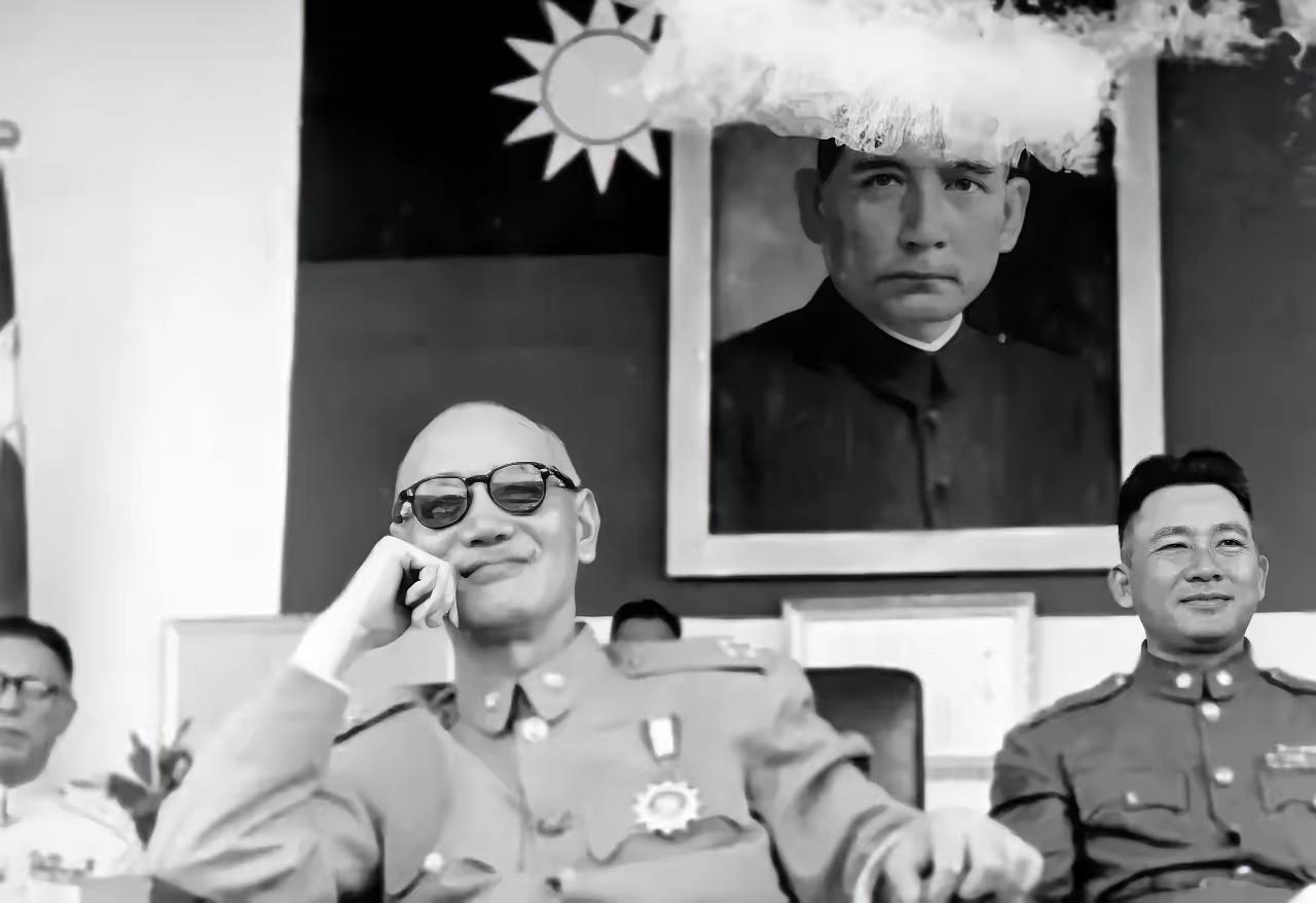 1935年王家烈交出所有兵权，蒋介石赏赐三万银元让他外出散心，刚登上专机，蒋介石