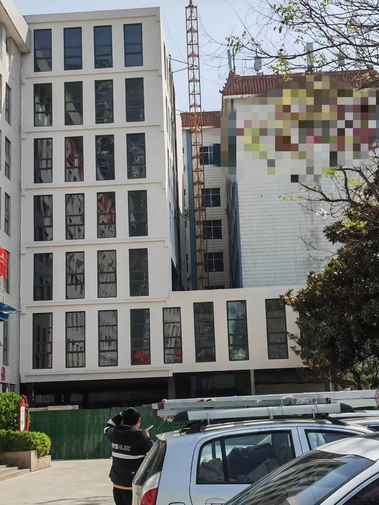 郑东新区6000平整栋楼出租框架结构 年租金135万 有厅车场 可做宾馆郑州房产