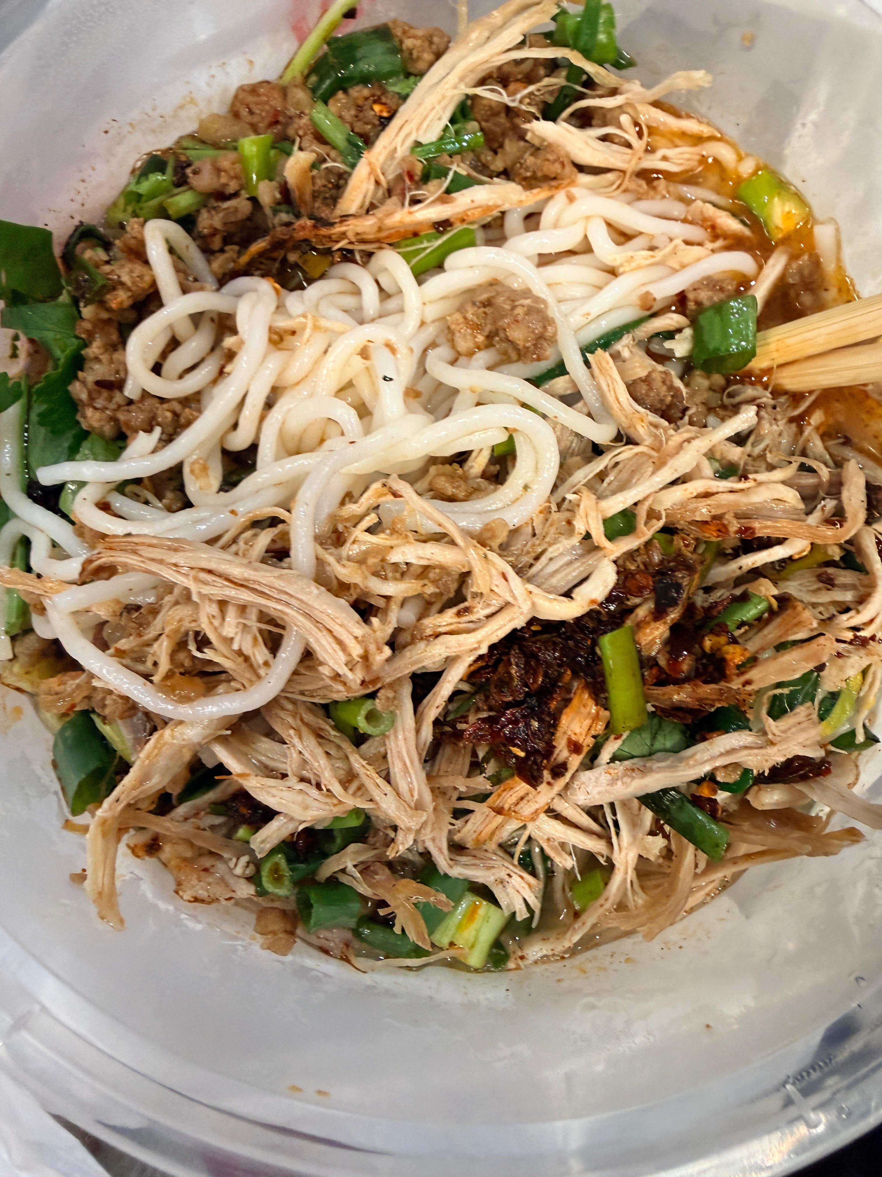 宝宝们来云南一定要吃的米线🍜超好吃 